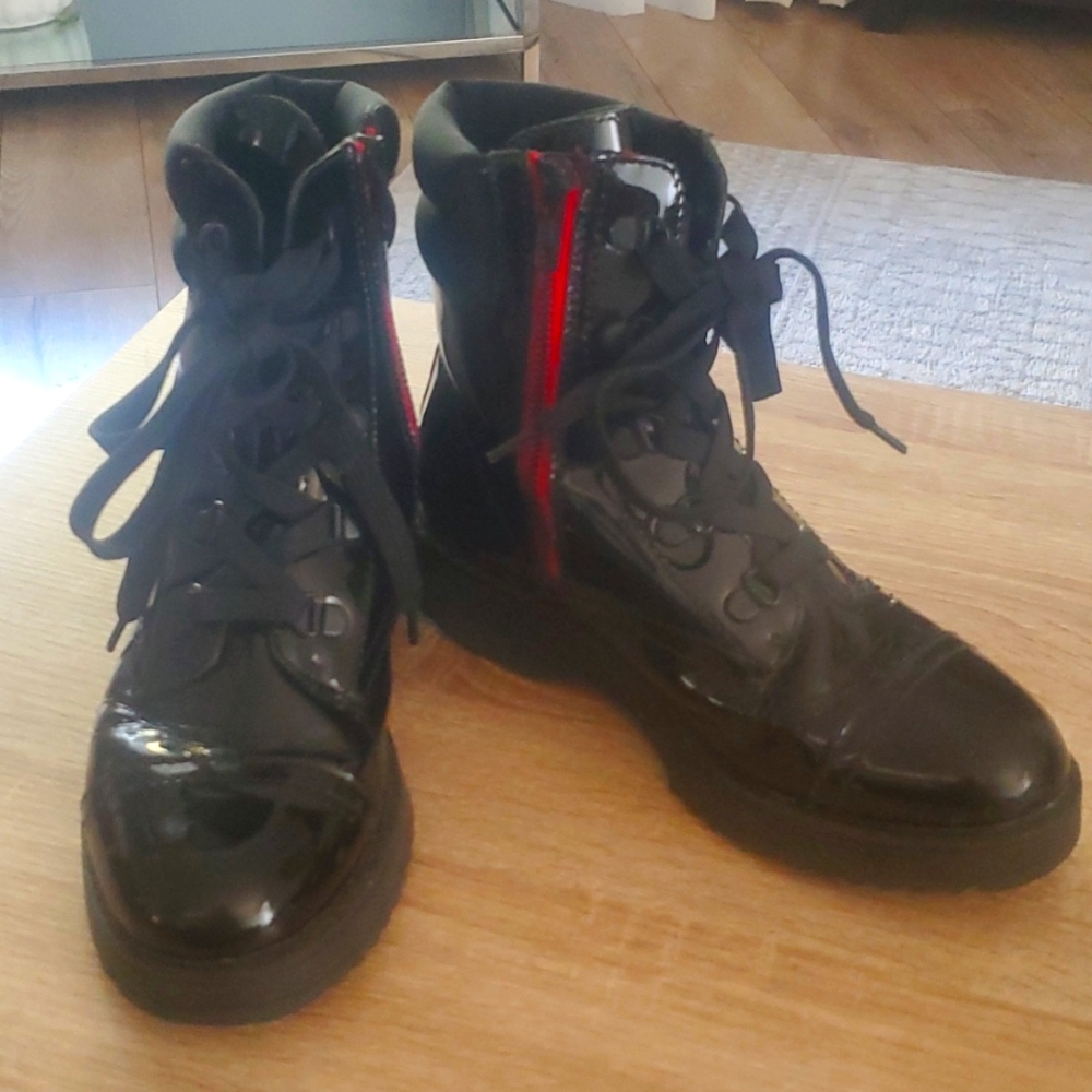 Cougar Gwen waterproof boots size 7.